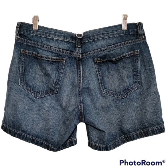 Old Navy Jean shorts women size 10 with pockets - Picture 2 of 3